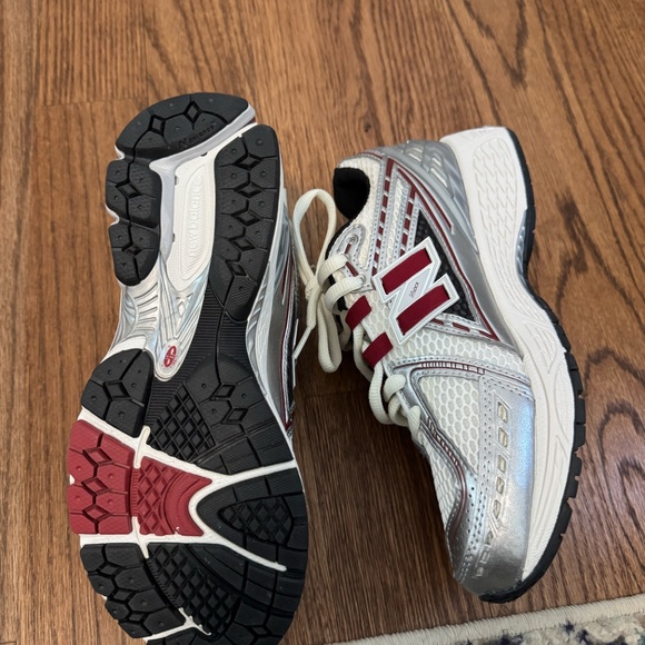 New Balance 1906R “Silver Metallic” - Women's 9/Men's 7 - Picture 11 of 12